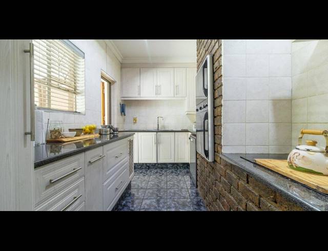 3 BEDROOM HOUSE FOR SALE IN BRACKENHURST